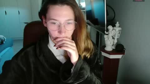 Leonie online show from April 2, 7:49 am
