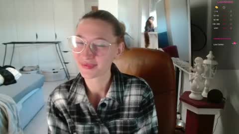 Leonie online show from April 17, 6:42 am