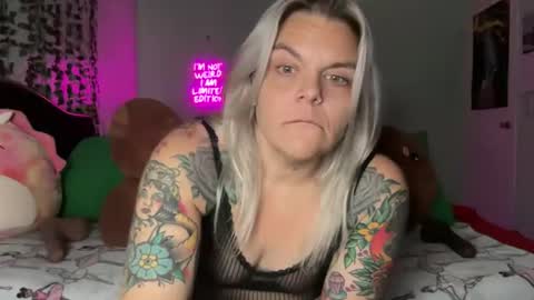 CherryBombBomb online show from July 22, 4:15 am
