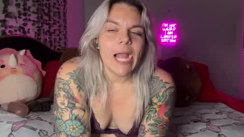 CherryBombBomb online show from July 25, 6:06 am