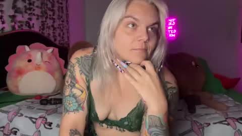 CherryBombBomb online show from August 10, 4:47 am