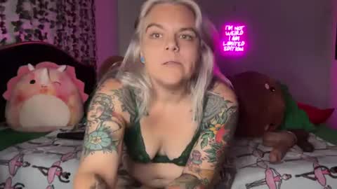CherryBombBomb online show from August 10, 6:15 am
