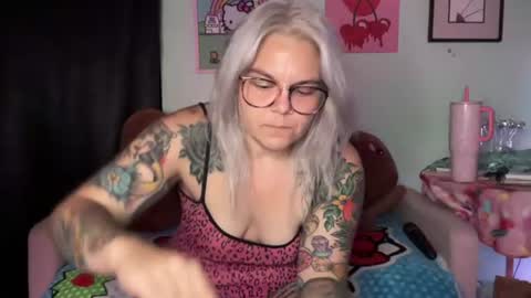 CherryBombBomb online show from August 12, 4:59 am
