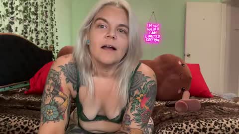 CherryBombBomb online show from August 17, 1:32 am
