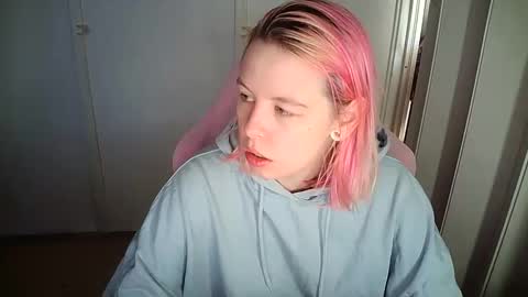 cherrybaby_0 online show from May 11, 10:17 am