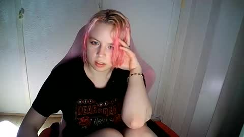 cherrybaby_0 online show from June 10, 9:10 pm