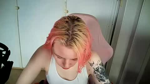 cherrybaby_0 online show from June 14, 2:36 pm