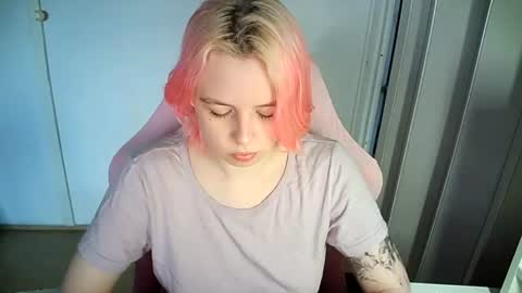 cherrybaby_0 online show from June 17, 2:05 pm
