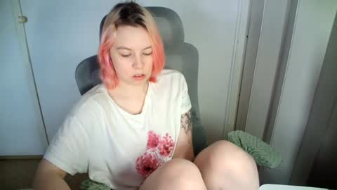 cherrybaby_0 online show from August 15, 8:51 am