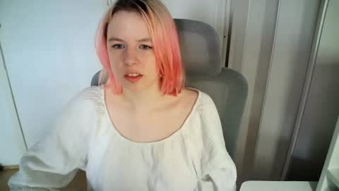 cherrybaby_0 online show from August 18, 9:04 am