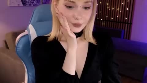 cherrybite_ online show from September 10, 12:01 am