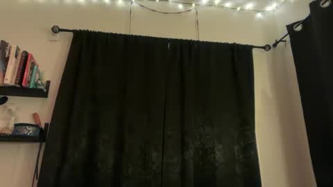 cherrybox00 online show from July 29, 2:07 am