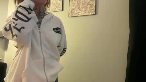 cherrybox00 online show from July 30, 2:41 am