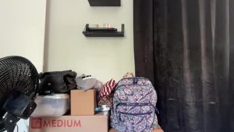 cherrybox00 online show from August 9, 4:52 pm