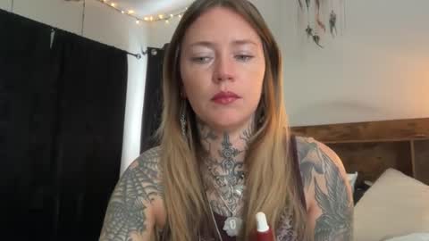cherrybox00 online show from August 11, 4:42 pm