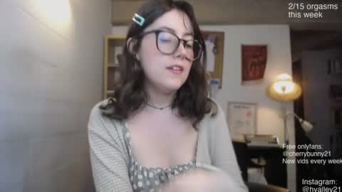 Sarah Prez online show from June 28, 8:17 am