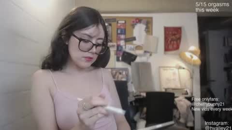 Sarah Prez online show from August 11, 6:15 am