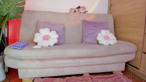 Mely online show from August 7, 3:45 pm