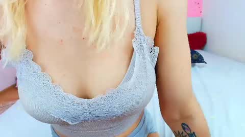 Laryse online show from August 14, 2:37 am