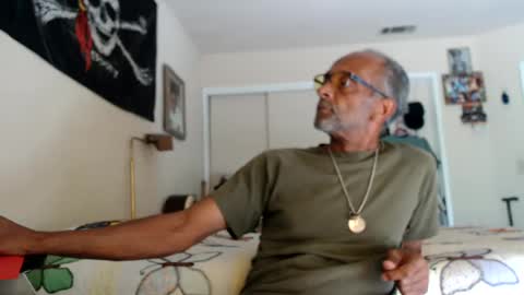 Pat online show from August 11, 6:54 pm
