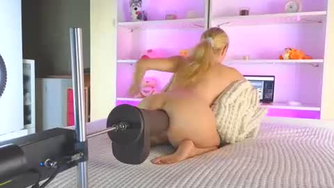 Chiara Lovense is activePrivate is Open online show from August 6, 4:06 pm