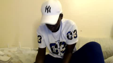 chichie_ online show from August 9, 8:26 am