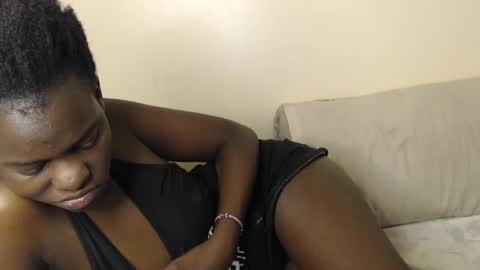 chichie_ online show from August 11, 4:53 pm