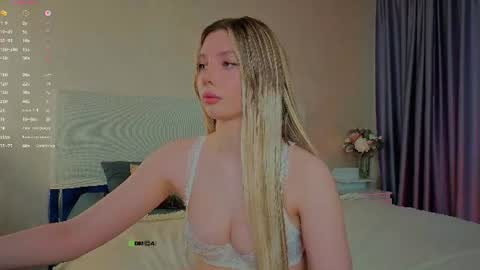 Sophie online show from August 12, 3:58 pm
