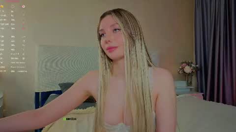 Sophie online show from August 12, 6:10 pm