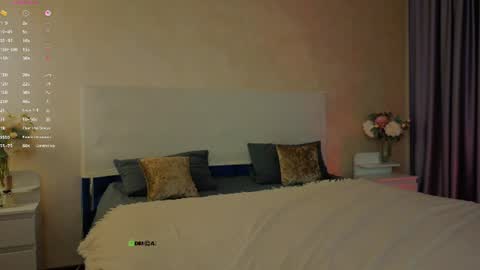Sophie online show from August 15, 5:39 pm