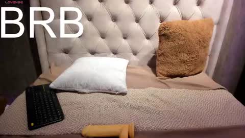 chloe online show from August 8, 5:02 pm