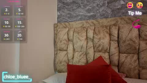 chloe_bluee_ online show from August 12, 3:14 pm
