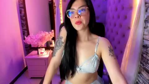 Chloe online show from July 30, 12:45 pm
