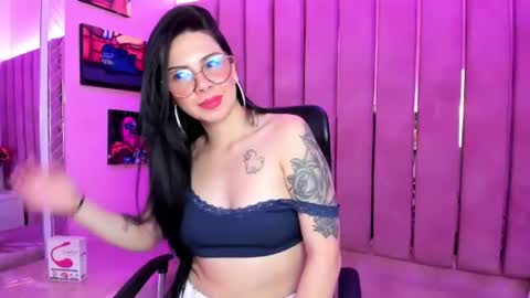 Chloe online show from August 6, 3:22 pm