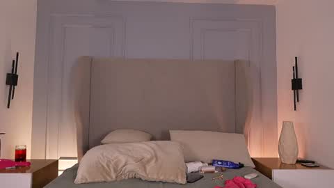 Chloe online show from August 6, 4:28 pm