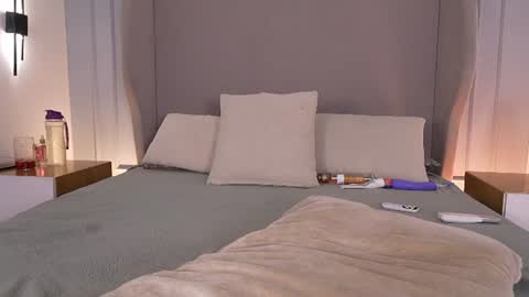 Chloe online show from August 9, 5:58 pm