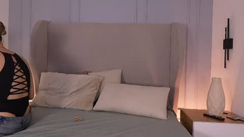 Chloe online show from August 10, 3:35 pm