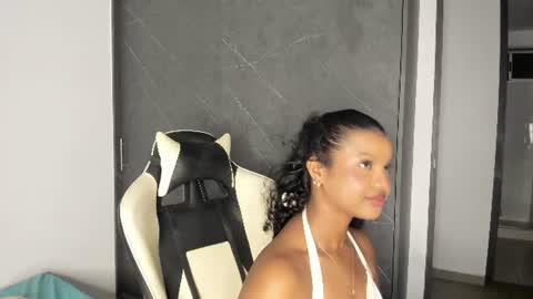 chloe_evans21 online show from June 25, 11:52 pm