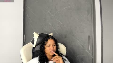 chloe_evans21 online show from June 30, 12:34 am