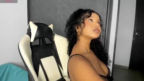 chloe_evans21 online show from July 10, 1:33 am