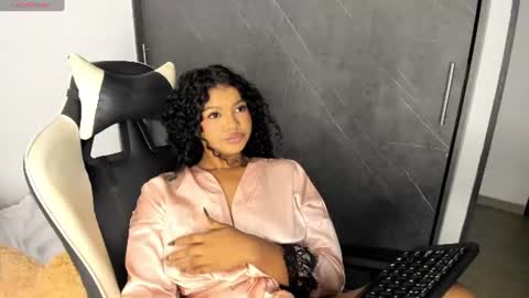chloe_evans21 online show from July 24, 12:57 am