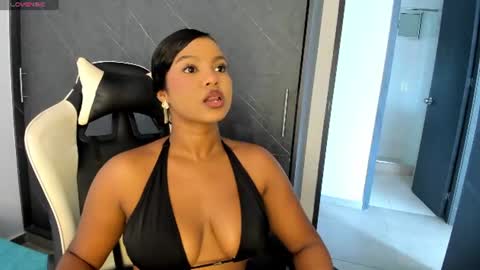 chloe_evans21 online show from August 5, 7:23 pm