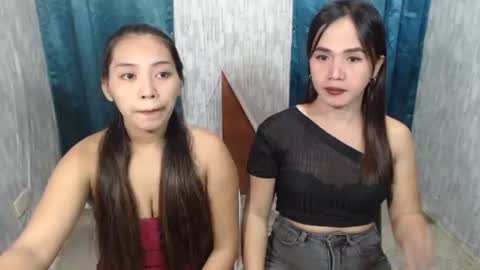 chloe and harlot online show from July 31, 4:45 pm