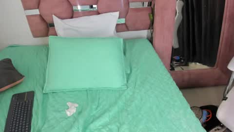chloe_hiil online show from August 6, 10:58 am