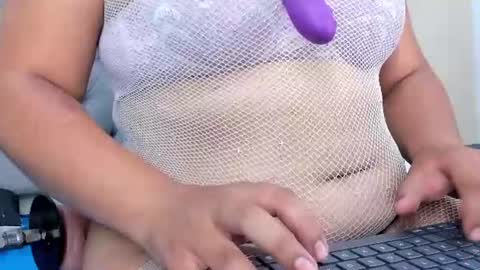 chloe_hiil online show from August 12, 8:05 am