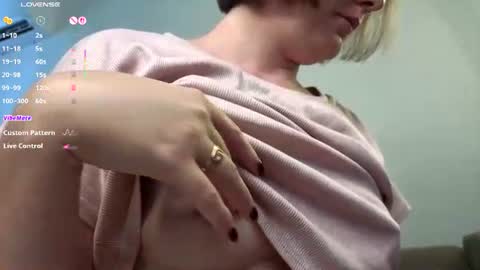 chloe_jeense online show from August 18, 7:14 am