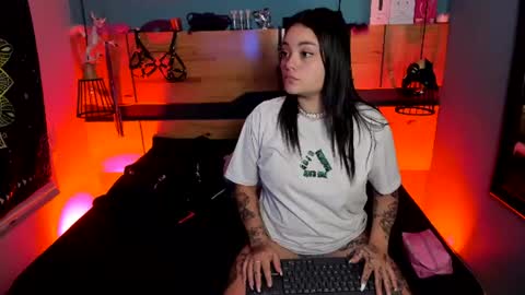 Chloe  Killua online show from August 9, 11:33 am