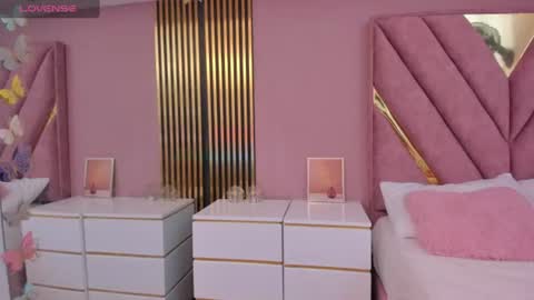 Chloe online show from August 6, 5:23 pm