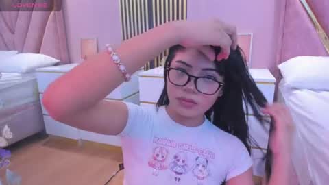 Chloe online show from August 7, 2:06 pm
