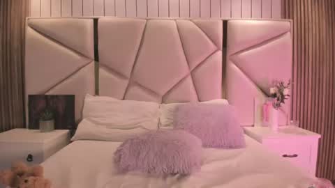 Chloe online show from August 9, 12:39 pm